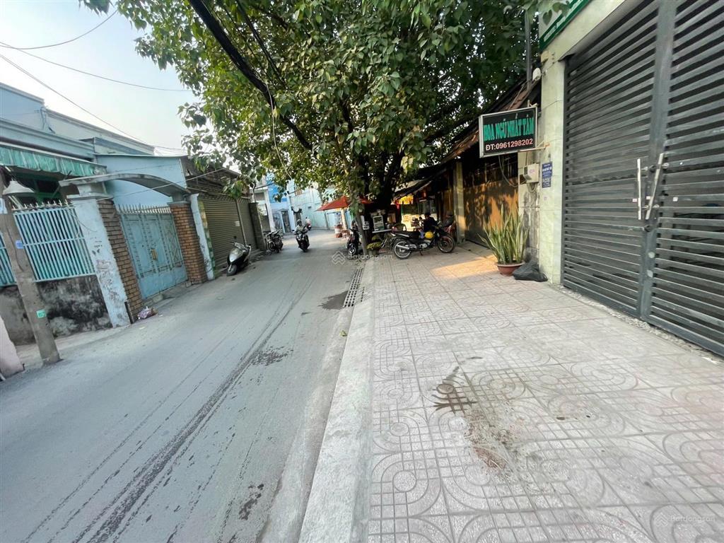 Bán gấp trong tuần  nở hậu 84,8m2  bên hông chợ thủ đức  tiện xây nhà hoặc chdv