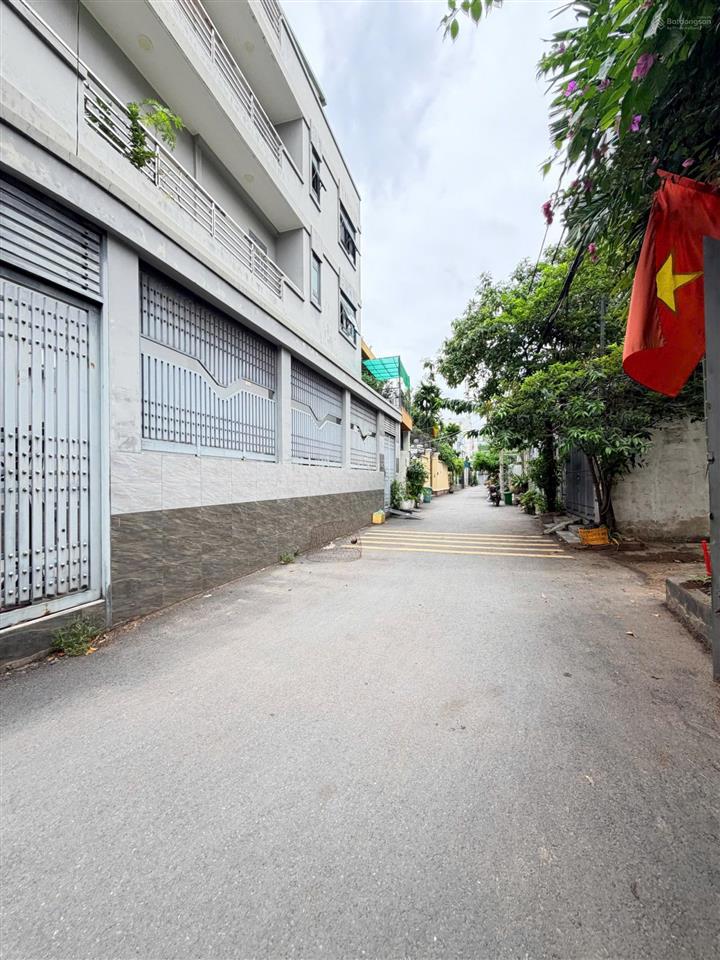 Nhà lô góc cực đẹp sát vành đai 2160m2 3tầng btct chắc chắn thu nhập 50tr/thángcần bán gấp 11.5t