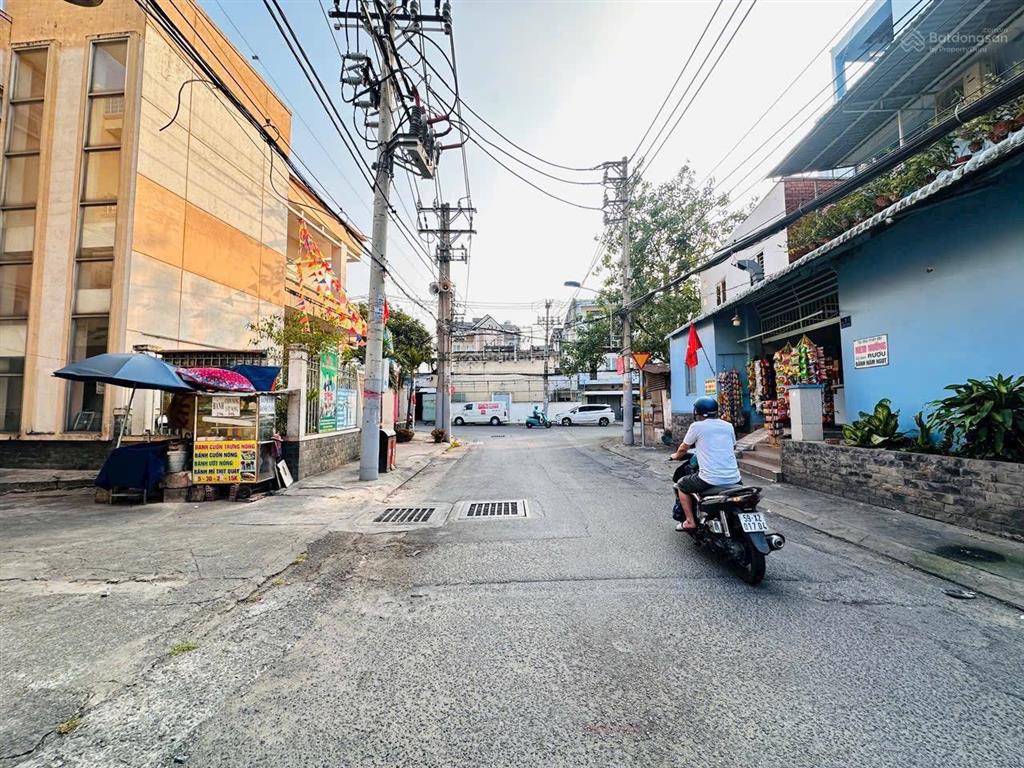 Nhà mt kinh doanh khu vip chợ thủ đức chỉ 11 tỷ 113m² nở hậu tài lộc chủ bán rất vội! nhanh ạ