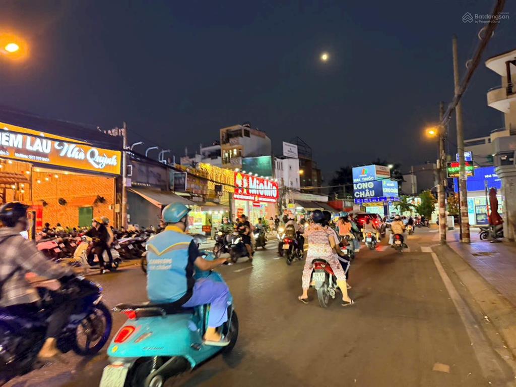 Mặt tiền hoàng diệu 2  cực sầm uất  kinh doanh ngày đêm xây được 8 tầng  giảm 1 tỷ bán gấp