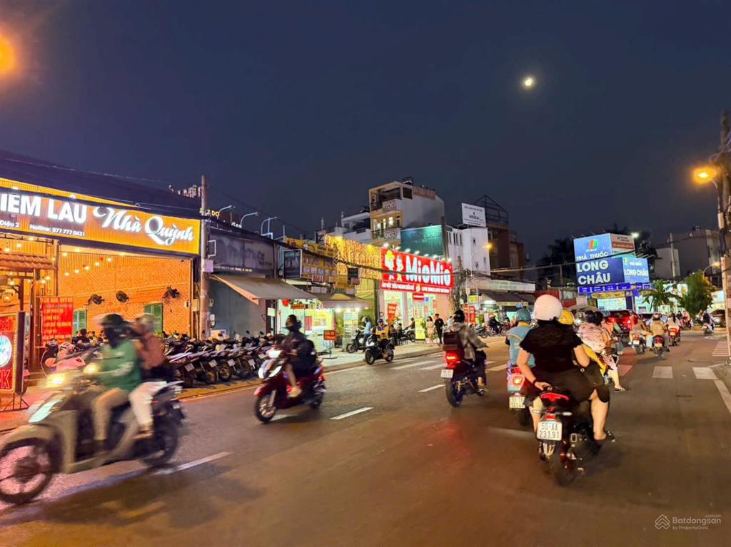 Mặt tiền hoàng diệu 2  cực sầm uất  kinh doanh ngày đêm xây được 8 tầng  giảm 1 tỷ bán gấp