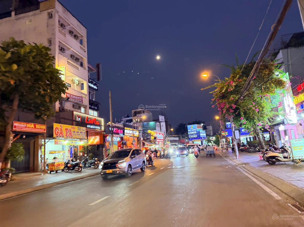 Mặt tiền hoàng diệu 2  cực sầm uất  kinh doanh ngày đêm xây được 8 tầng  giảm 1 tỷ bán gấp