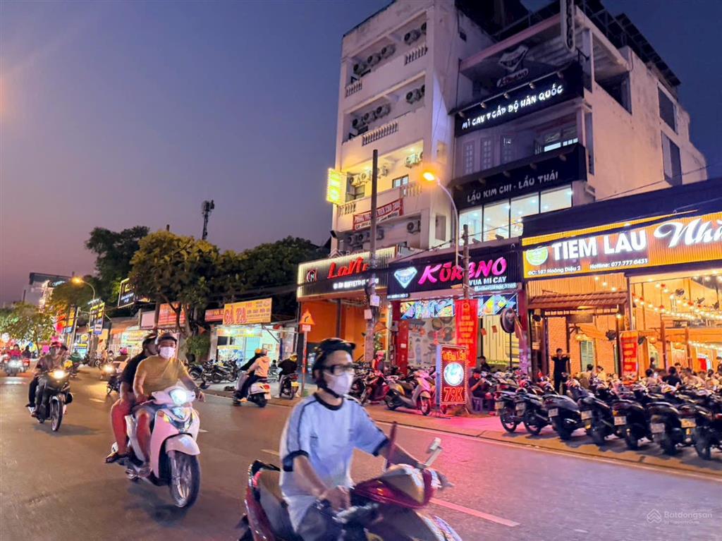 Mặt tiền hoàng diệu 2  cực sầm uất  kinh doanh ngày đêm xây được 8 tầng  giảm 1 tỷ bán gấp