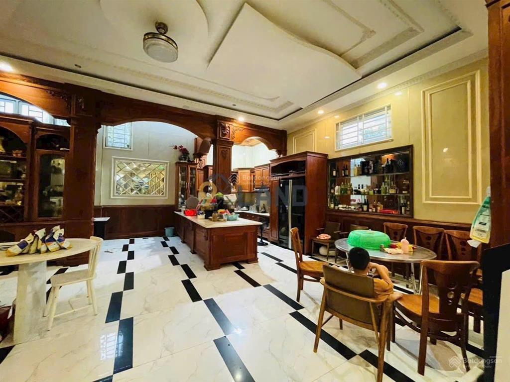 Nhà cực đẹp  rộng sân vườn 8,6x22m đặng văn bi bình thọ  khu vip phù hợp ở dân trí 12 tỷ