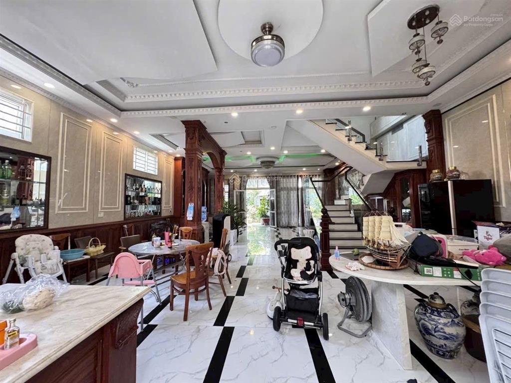 Nhà cực đẹp  rộng sân vườn 8,6x22m đặng văn bi bình thọ  khu vip phù hợp ở dân trí 12 tỷ