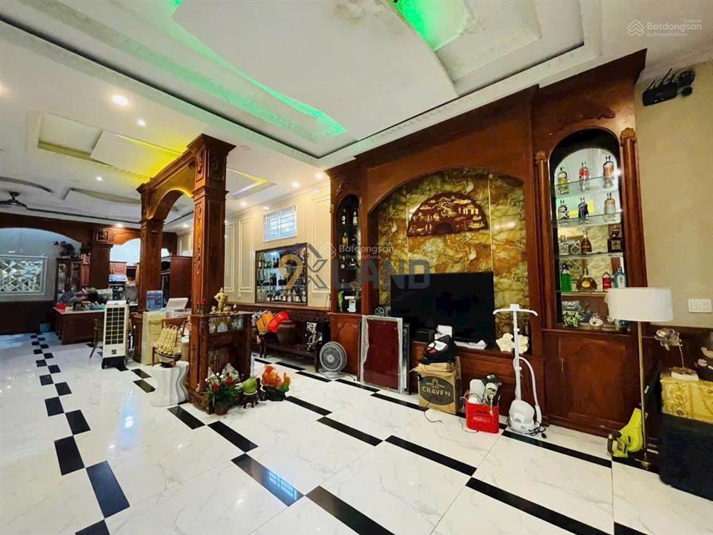 Nhà cực đẹp  rộng sân vườn 8,6x22m đặng văn bi bình thọ  khu vip phù hợp ở dân trí 12 tỷ