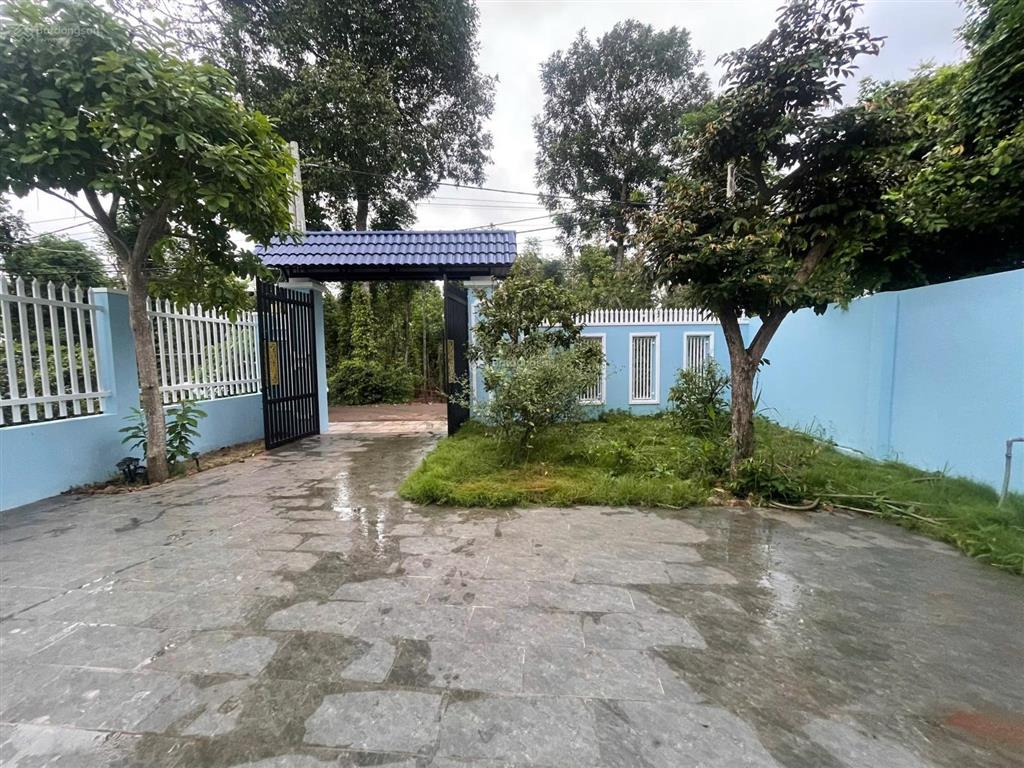 Nhà mới xây gần chợ long phước, dọn vào ở ngay