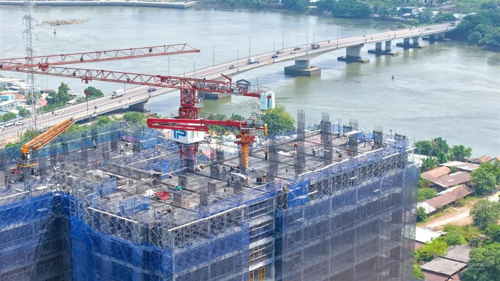 Bán căn hộ tầng 24 diện tích 51,5m2, view sông cao sáng thoáng mát cả ngày, cc fresia riverside.