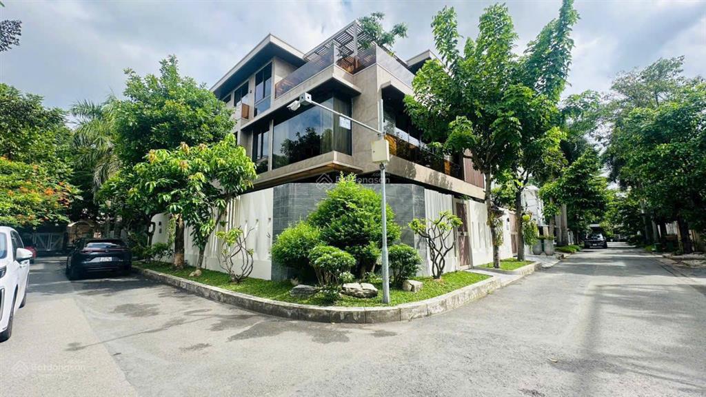 Bán biệt thự đơn lập siêu đẹp nam thông 3 phú mỹ hưng q7 giá từ 120 tỷ giảm còn 98 tỷ