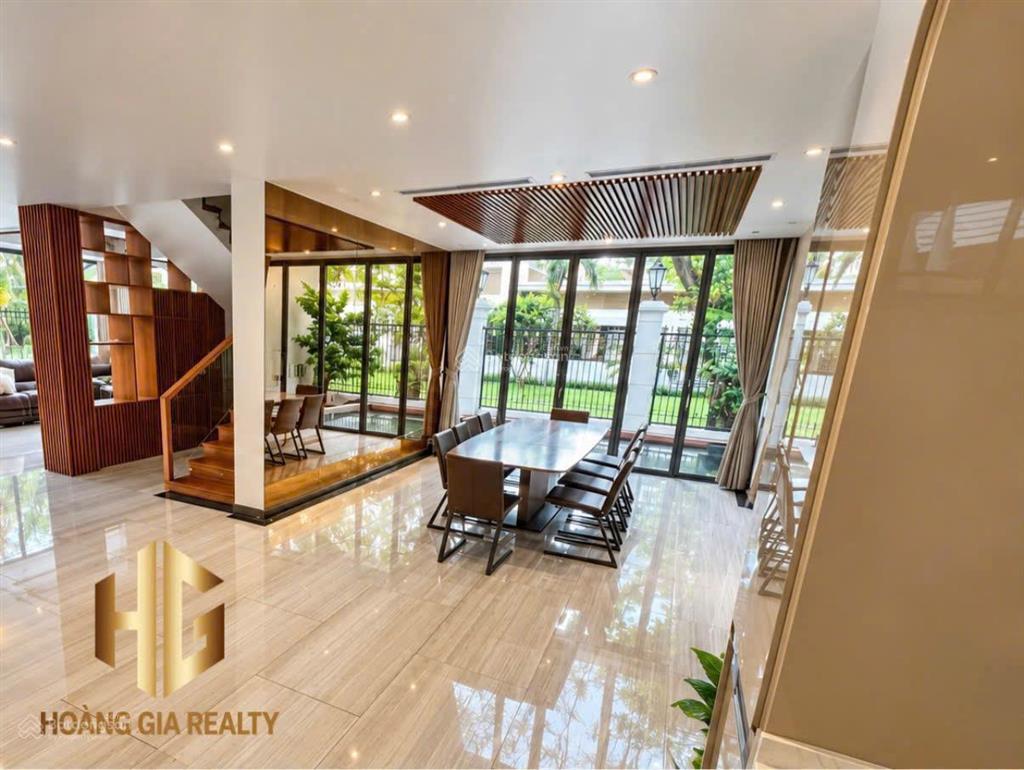 Bán biệt thự đơn lập phú mỹ hưng q7. dt 420 m2 giá từ 160 tỷ giảm về 115 tỷ.