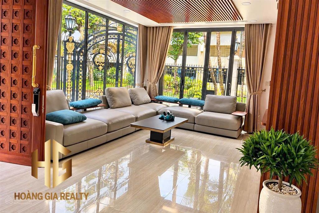 Bán biệt thự đơn lập phú mỹ hưng q7. dt 420 m2 giá từ 160 tỷ giảm về 115 tỷ.