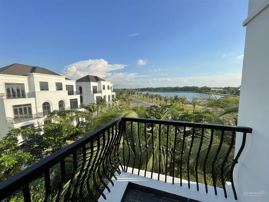 Bán biệt thự mini west lakes golf and villas đức hòa  long an