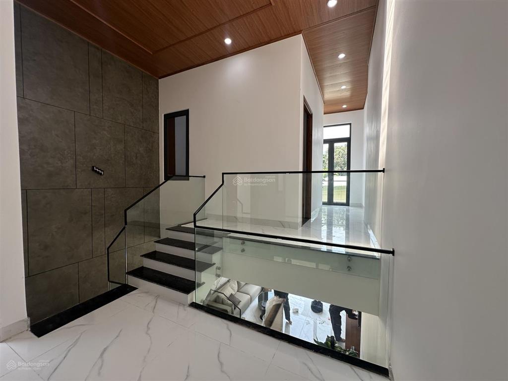 Nhà 2 tầng mới hiện đại, full nội thất và thiết bị điện tử