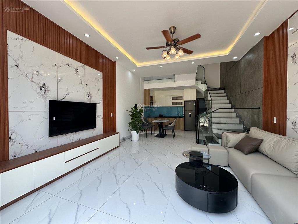 Nhà 2 tầng mới hiện đại, full nội thất và thiết bị điện tử