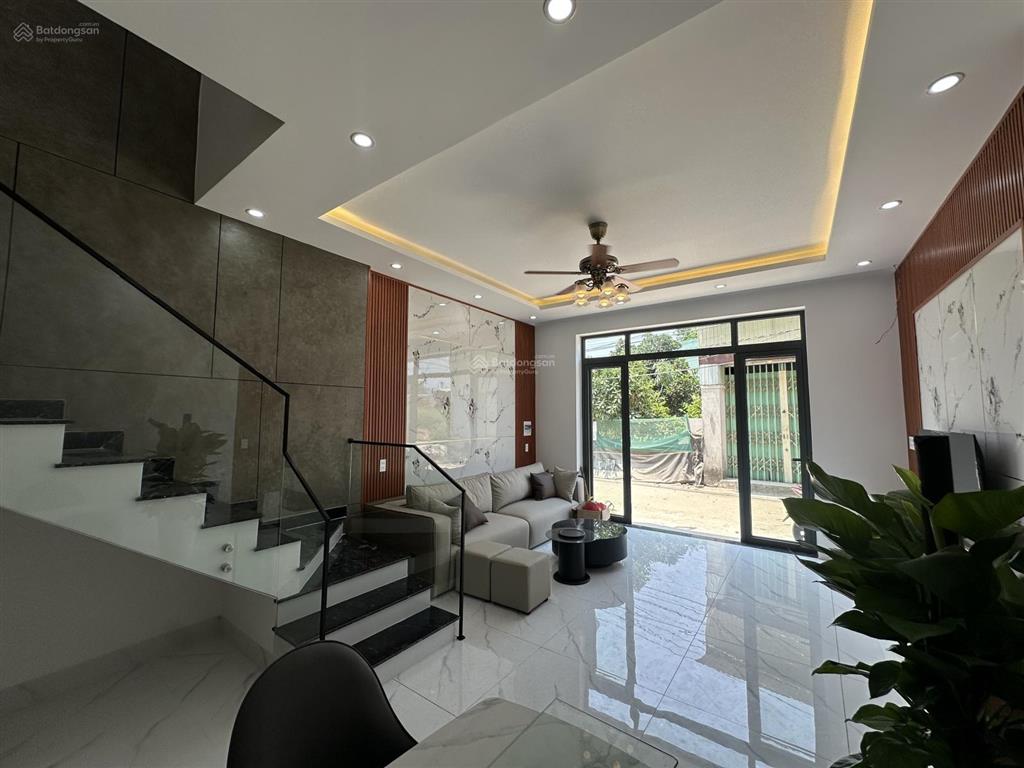 Nhà 2 tầng mới hiện đại, full nội thất và thiết bị điện tử