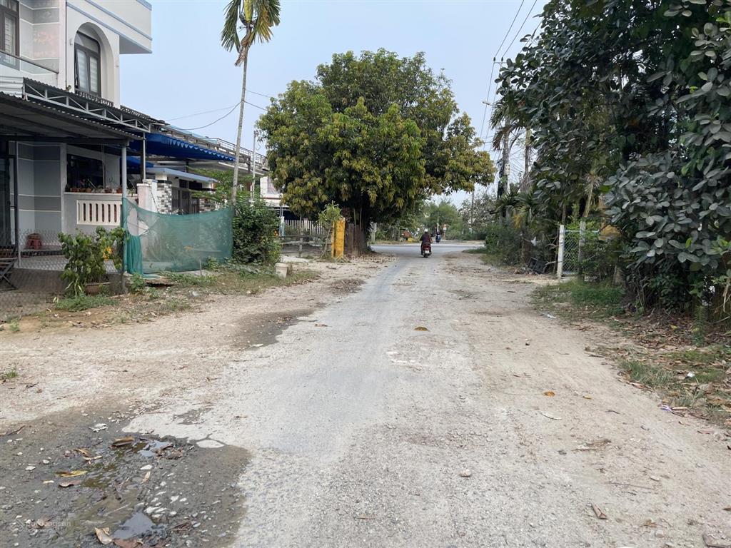 Mặt tiền đoàn kết, gần ngay ngã 4 với trảng kèo 1. vị trí đẹp, giá mềm!