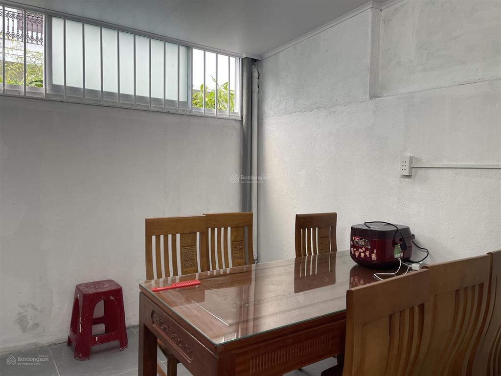 Bán căn nhà kiên cố gác lửng, lợp ngói, mặt tiền đường nhựa, ngay trung tâm tân an, hội an