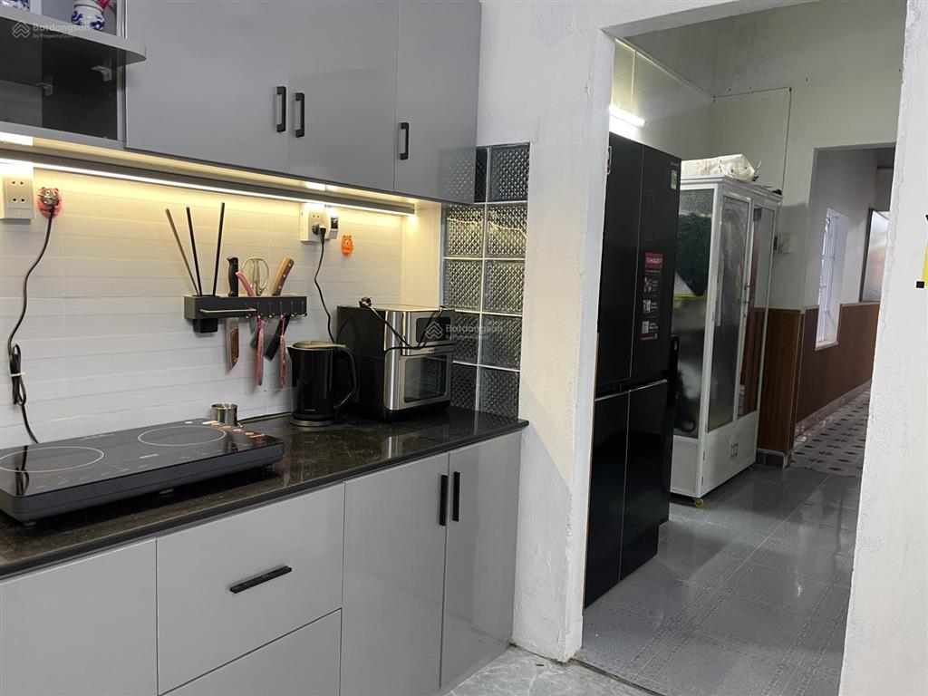 Bán căn nhà kiên cố gác lửng, lợp ngói, mặt tiền đường nhựa, ngay trung tâm tân an, hội an