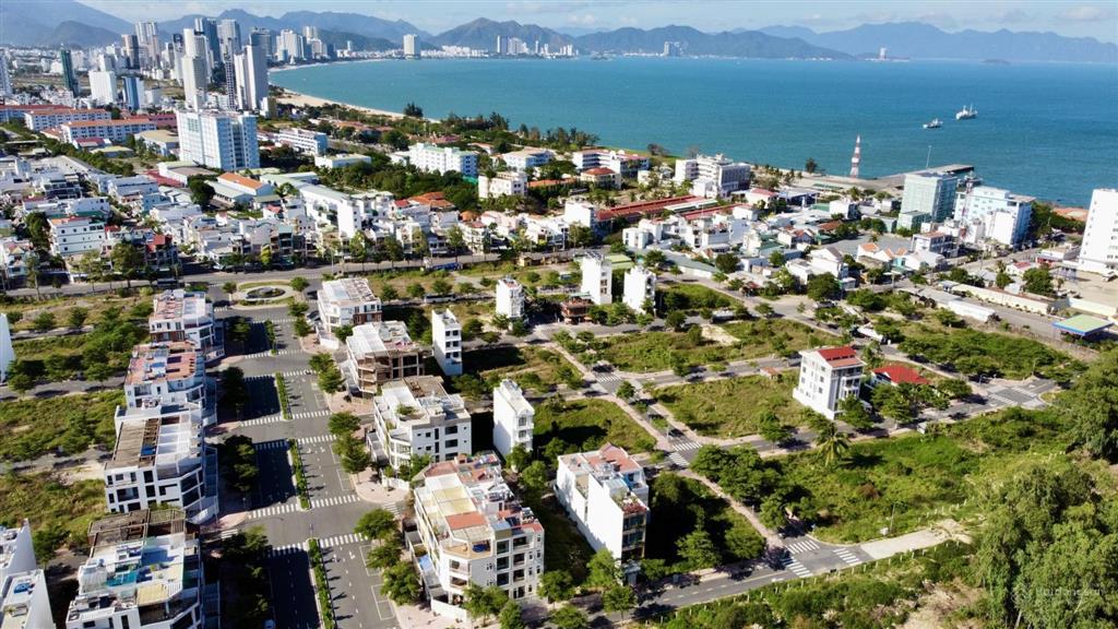 Bán nhanh 90m2 mặt đường số 4 thông trần phú kđt mipeco nha trang