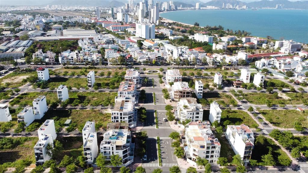 Bán nhanh 90m2 mặt đường số 4 thông trần phú kđt mipeco nha trang