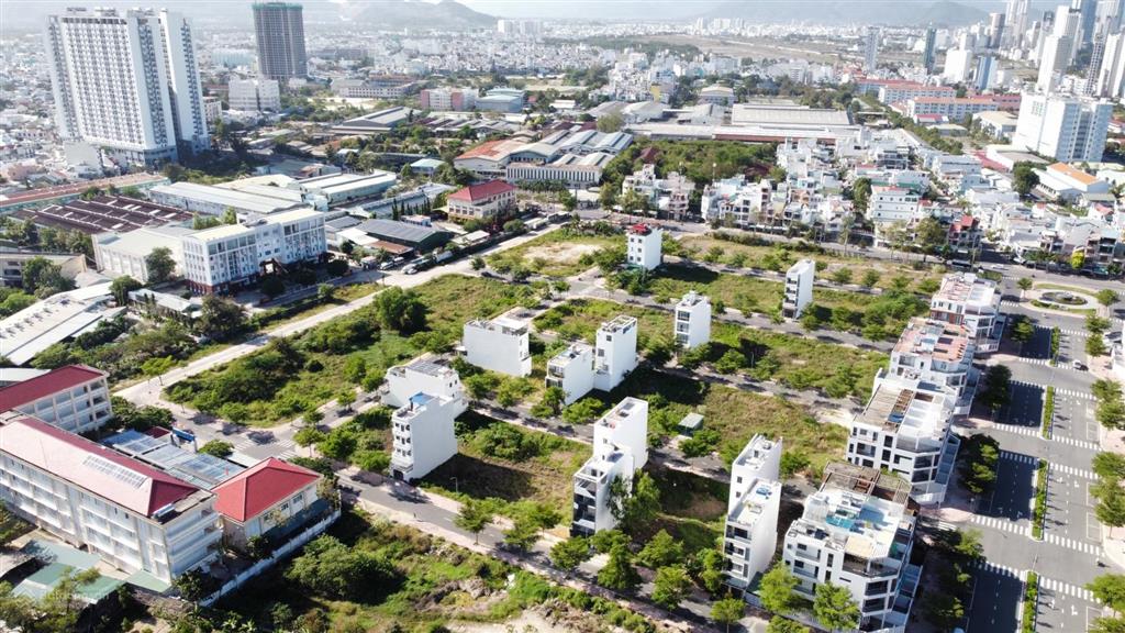 Bán nhanh 90m2 mặt đường số 4 thông trần phú kđt mipeco nha trang