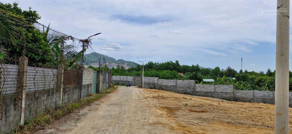 Chào bán lô 120m2 trung tâm thôn xuân phú, xã hòa sơn, đường ô tô tận nơi, giá 1.19tỷ, 0905 556 ***