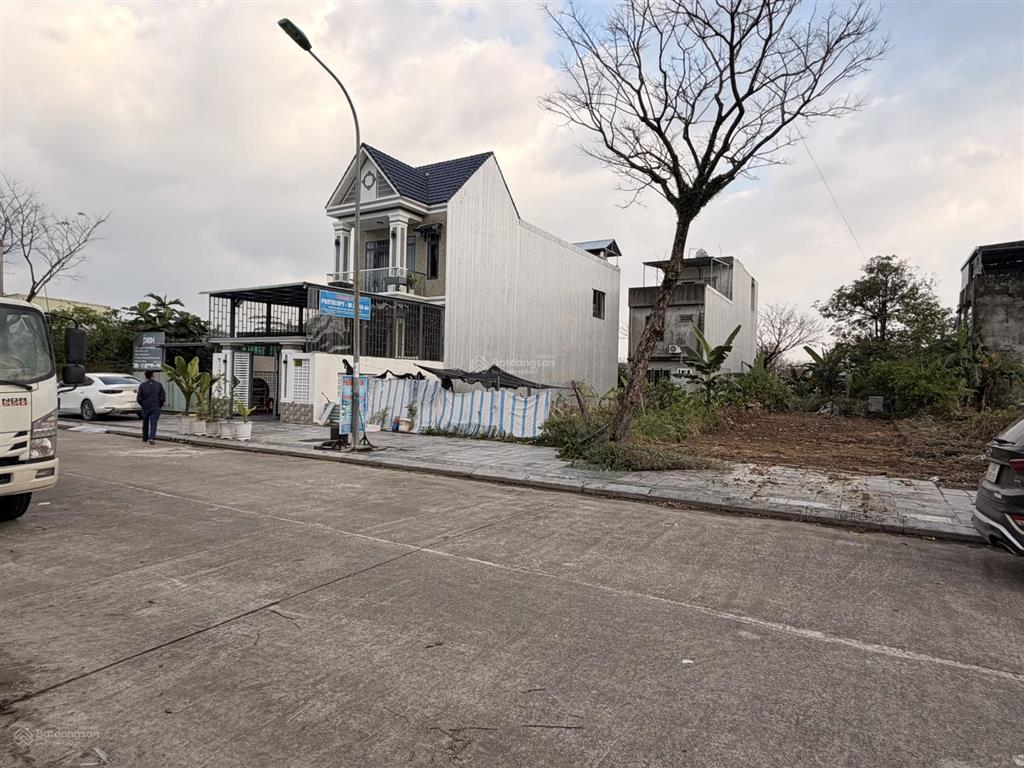 Bán lô đất cạnh cấp 2 đàm quang trung tại a2 lô 1 b2.54 kẹp lối thoát hiểm golden hills hoà hiệp