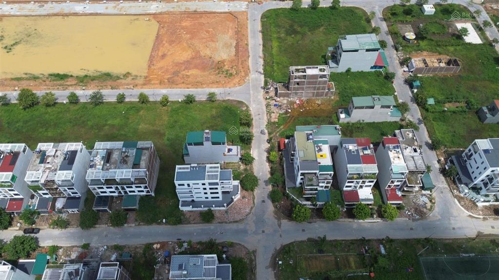 Bán nhà xây thô mặt đường 36m loại 6m mặt tiền giá 4,8 tỷ sổ đỏ cất két ở kđt xuân hoà điện nước