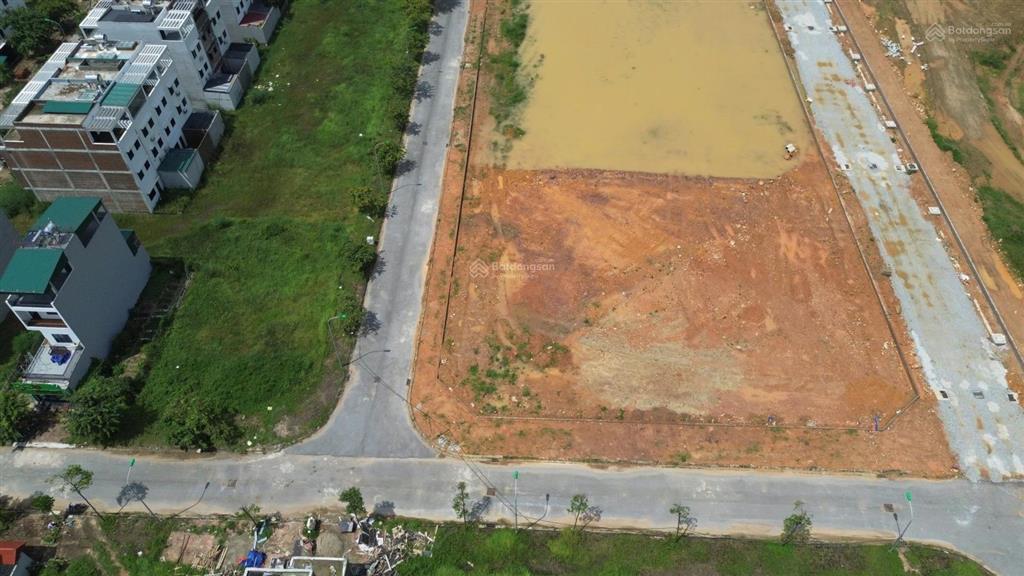 Bán nhà xây thô mặt đường 36m loại 6m mặt tiền giá 4,8 tỷ sổ đỏ cất két ở kđt xuân hoà điện nước