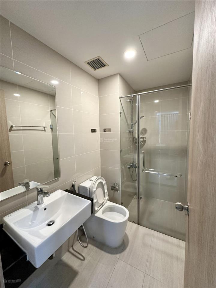Cho thuê căn hộ 2pn/2wc, 73m2, căn góc, giá chỉ 18 triệu bao phí quản lý   0901 632 ***