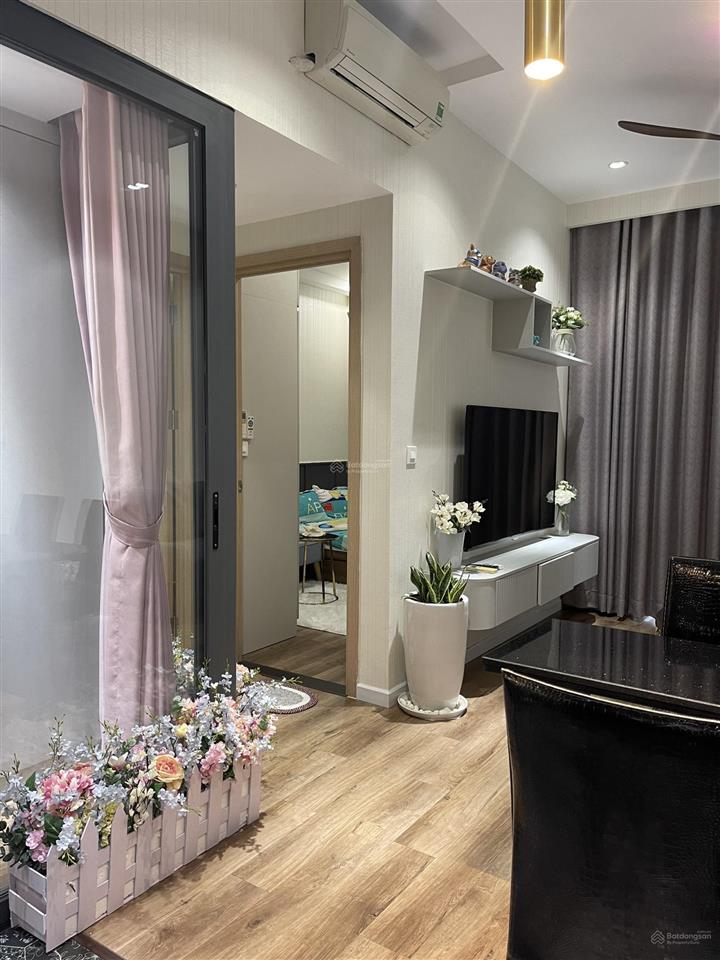 Cần bán gấp!! căn hộ 2pn/1wc, 57m2, đẹp có nội thất, có hđ thuê   0901 632 *** xuân