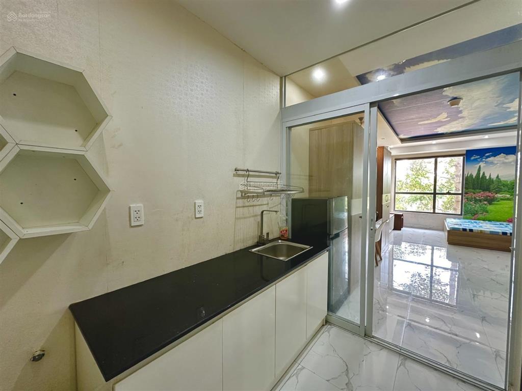 Sổ hồng căn officetel, 37m2, giá 3tỷ200, tặng nội thất đầy đủ, view bắc  em dung 0901 632 ***