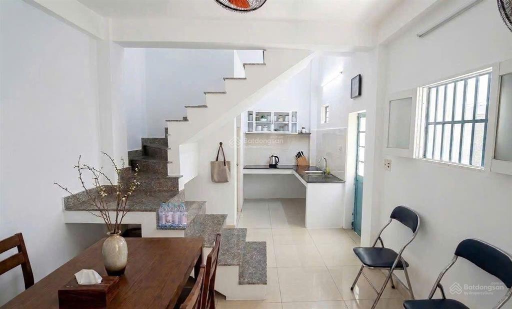 Cho thuê nhà 3 tầng kiệt hoàng hoa thám, thanh khê, đà nẵng giá 7tr/ tháng.  my 0935 872 ***.
