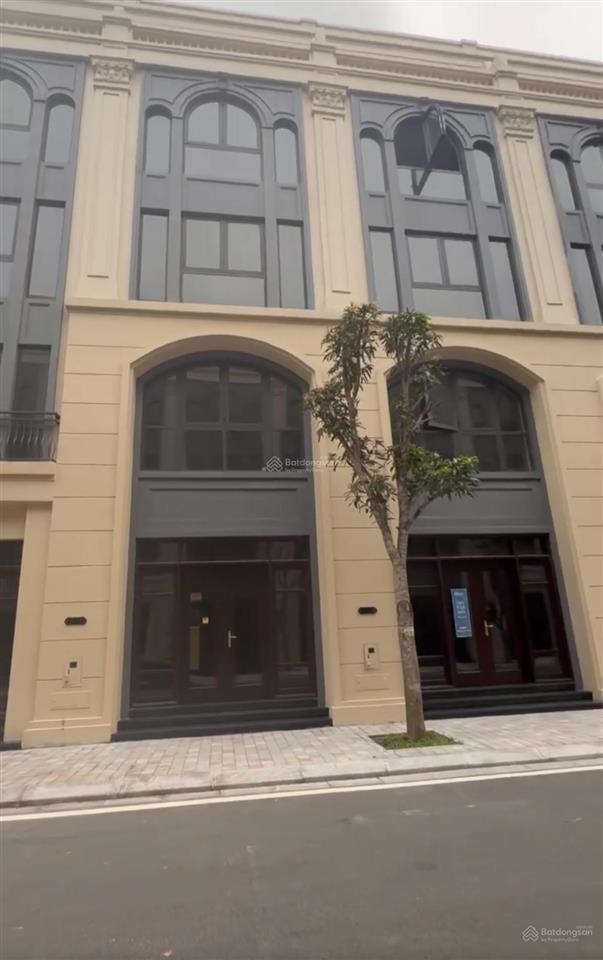 Bán cắt lỗ biệt thự liền kề 5 tầng vin cổ loa , gần chung cư , nhà để xe , khuôn viên cây xanh ..