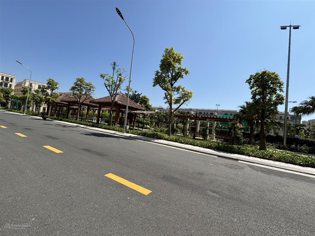Bán btlk xẻ khe phân khu tinh hoa , đường thiên nga , cận kề công viên, trường học, khu ẩm thực ..