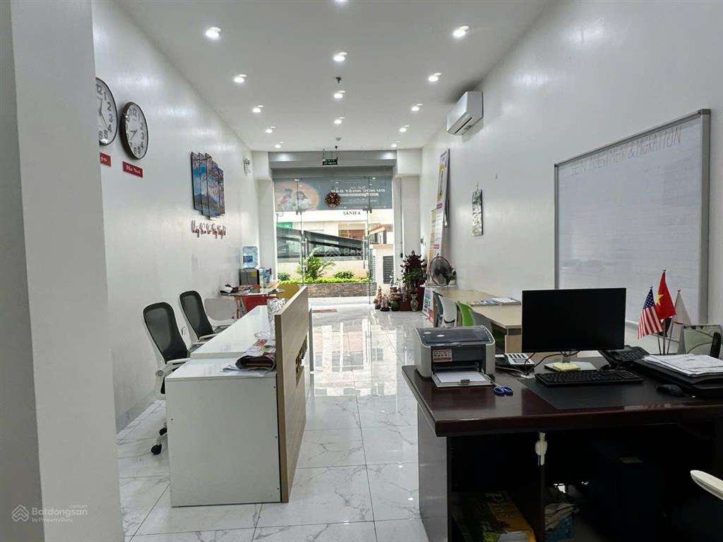 Em chính chủ cần bán shophouse 3 tầng sổ lâu dài, vị trí trung tâm của 2 toà đông dân nhất khu..