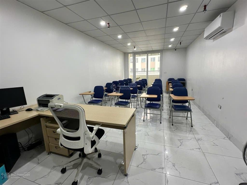 Em chính chủ cần bán shophouse 3 tầng sổ lâu dài, vị trí trung tâm của 2 toà đông dân nhất khu..