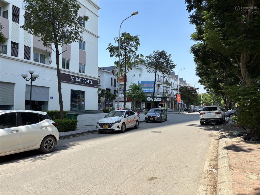 Chính chủ bán shophouse khối đế full nội thất, sở hữu lâu dài, sở hữu vị trí đắc địa nhất dự án.