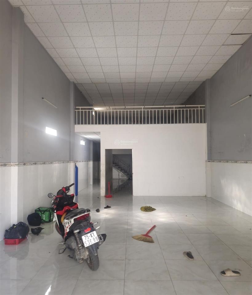 Cho thuê nhà 5x20m cấp 4 gác lửng y như hình, đ. tây thạnh