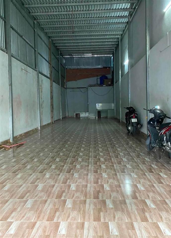 Cho thuê nhà 5x21m cấp 4 trống suốt, đ xe công kcn tân bình