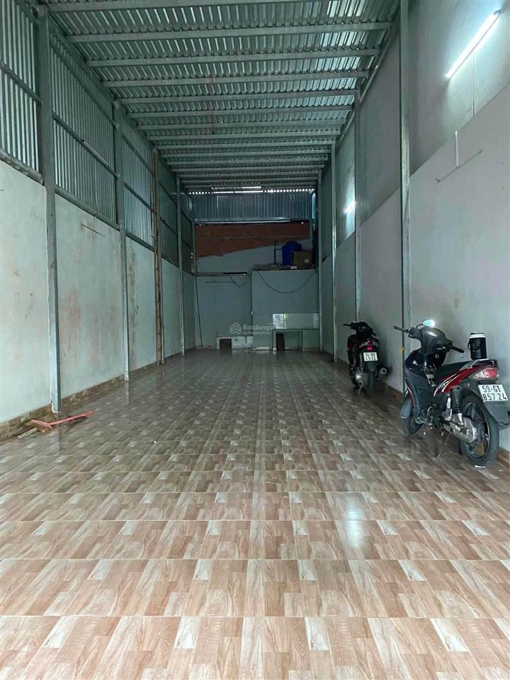 Cho thuê nhà 5x21m cấp 4 trống suốt, đ xe công kcn tân bình