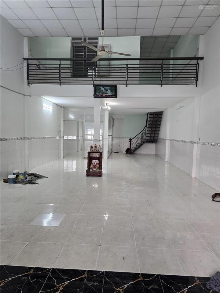 Cho thuê kho, xưởng 8x18m + gác lửng, giá 12tr/th ngay lê trọng tấn