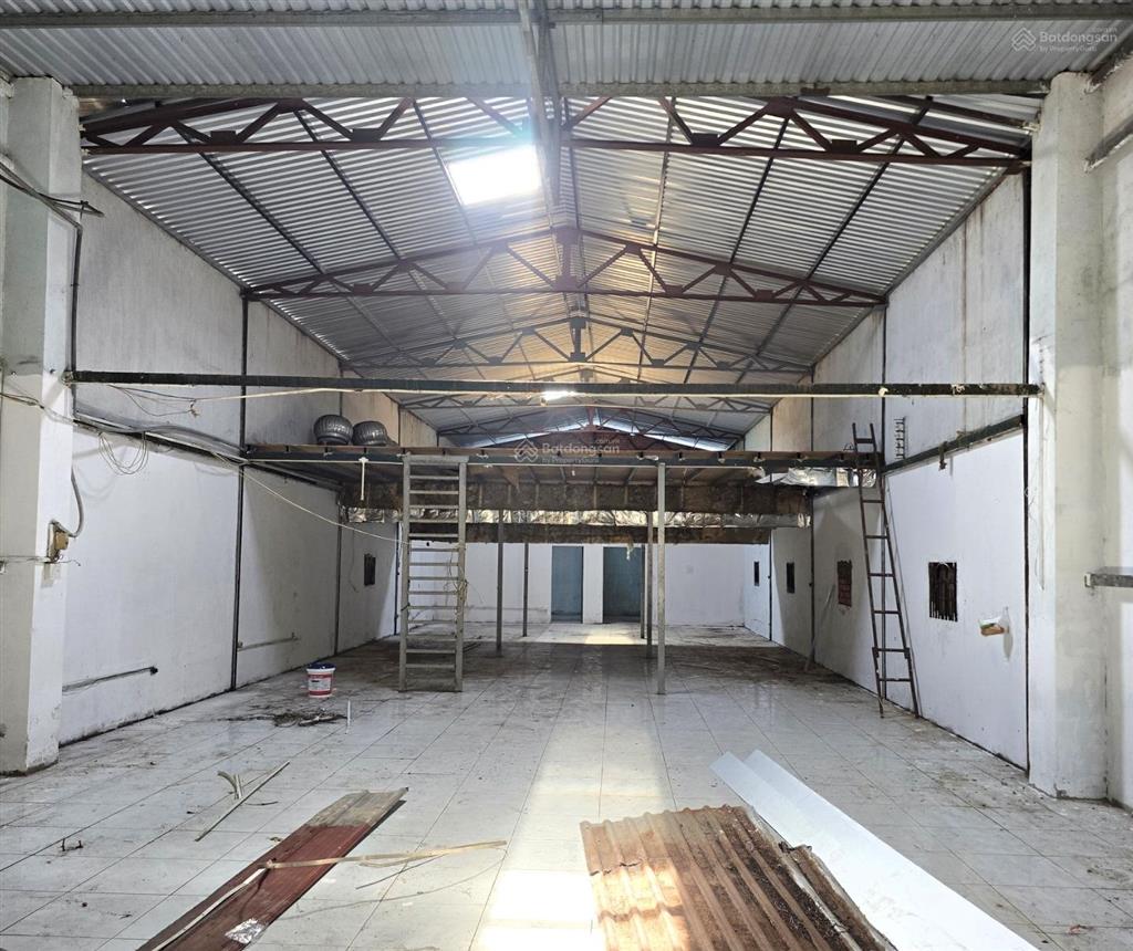 Cho thuê kho, xưởng 350m2 giá chỉ 25tr/th, đường lê trọng tấn