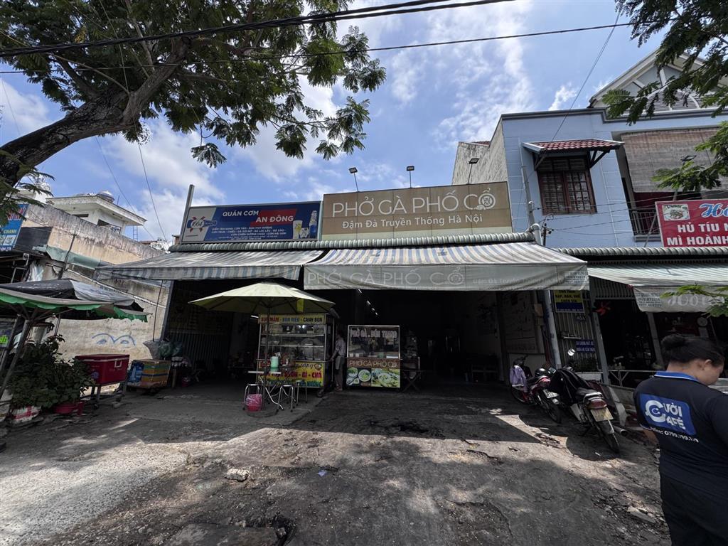 Cho thuê đất có nhà cấp 4 300m2 góc 3 mặt tiền siêu đẹp nguyễn duy trinh quận 2 hcm