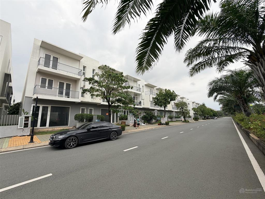 Bán nhà b73 dragon village long trường, quận 9  kế góc đẹp, đường 30m, giá 7,79 tỷ