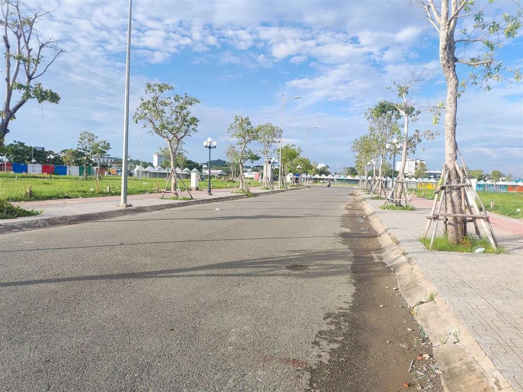 Bán nền centroria giá đầu tư cực tốt, đã có sổ hồng sẵn,  0898 808 ***
