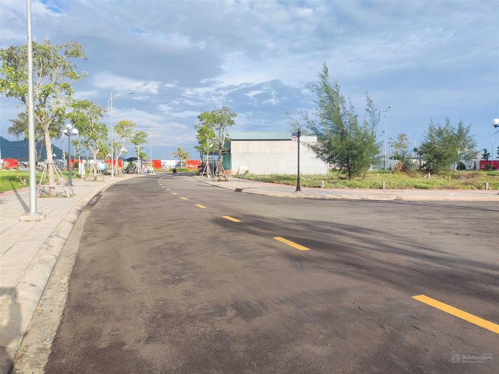 Bán nền centroria giá đầu tư cực tốt, đã có sổ hồng sẵn,  0898 808 ***