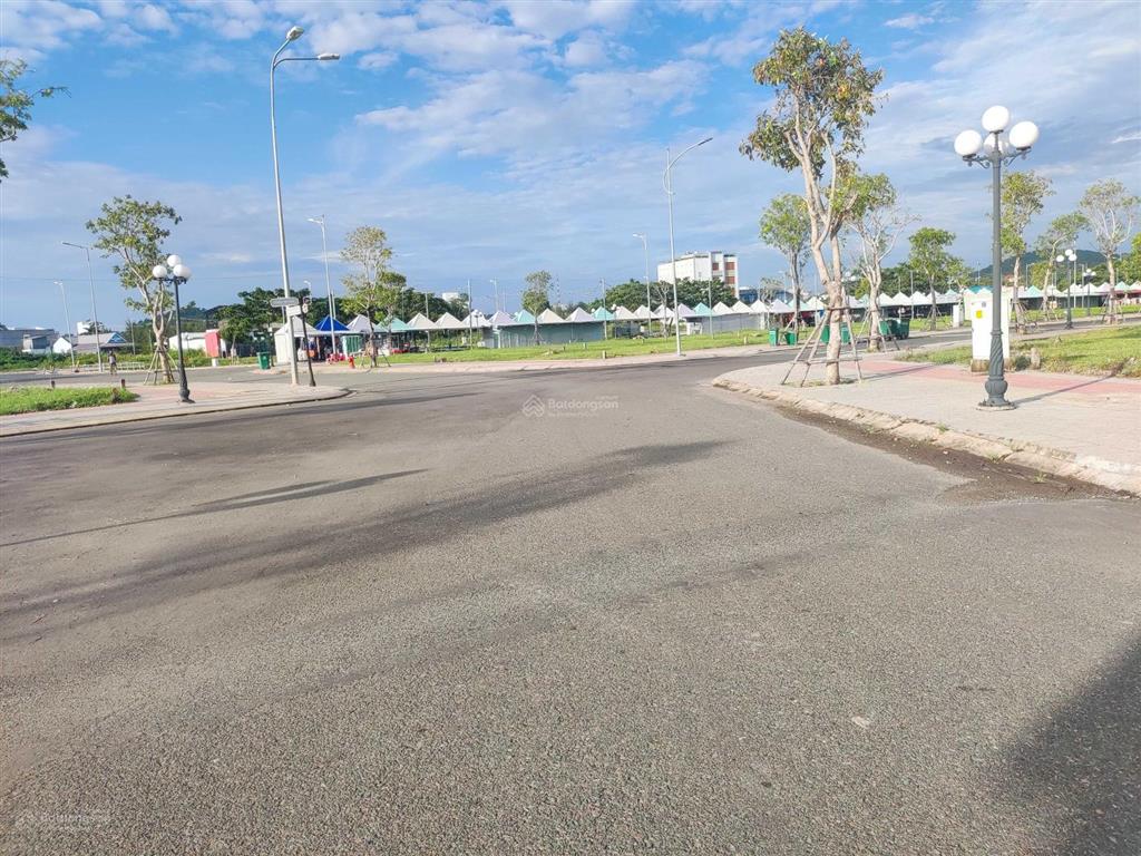 Bán nền centroria giá đầu tư cực tốt, đã có sổ hồng sẵn,  0898 808 ***