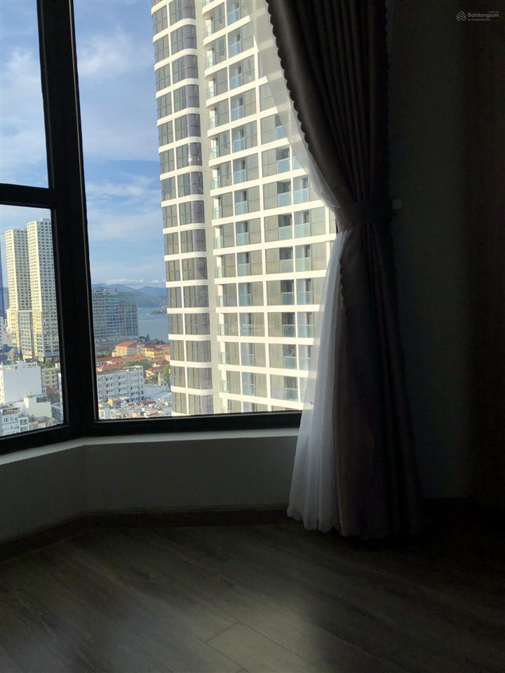 Bán căn 2pn hướng đông bắc giá 5 tỷ,  091383888