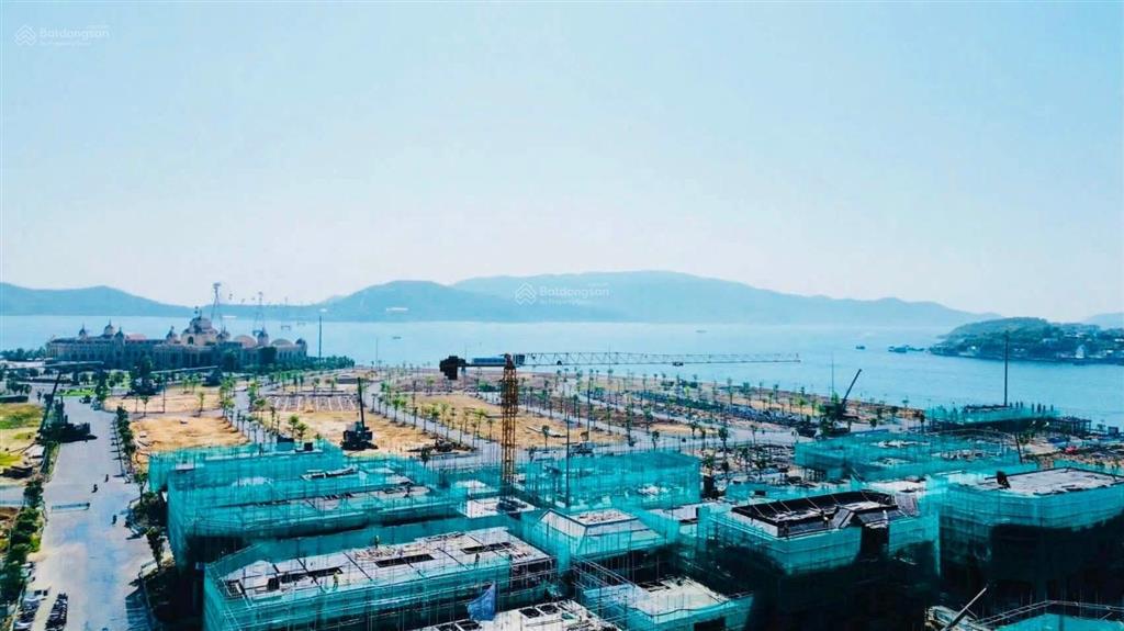 Bán căn 63m2 sát biển lâu dài 4 tầng giá 11,5 tỷ / nhà  0901 383 ***